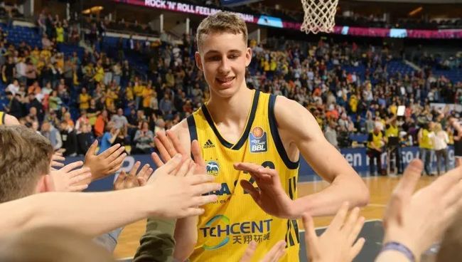 轻才俊提供 轻才俊提供