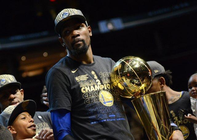 成为全场瞩 成为全场瞩